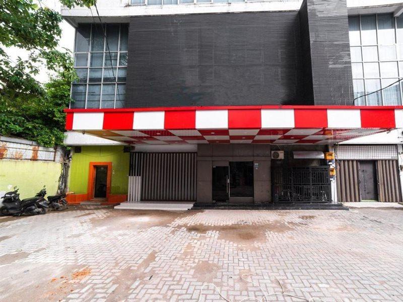 Glamour Hotel And Spa Medan Kültér fotó