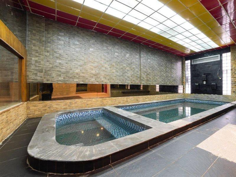 Glamour Hotel And Spa Medan Kültér fotó