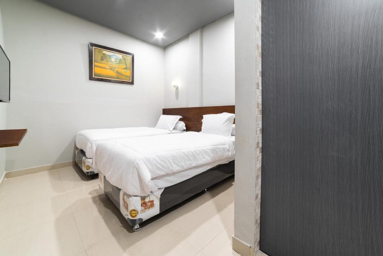 Glamour Hotel And Spa Medan Kültér fotó
